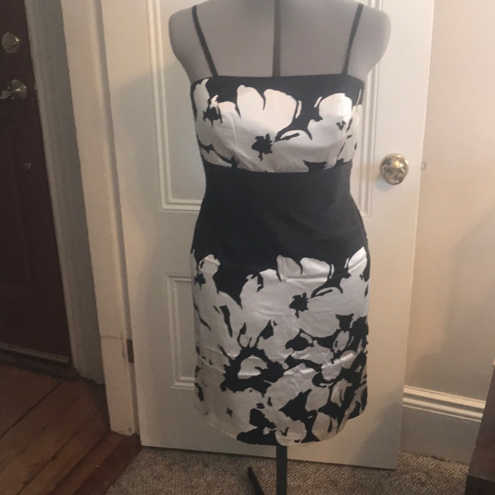 Black and white floral cocktail dress 6